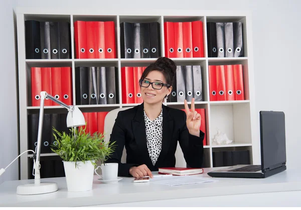 Mulher de negócios no escritório — Fotografia de Stock