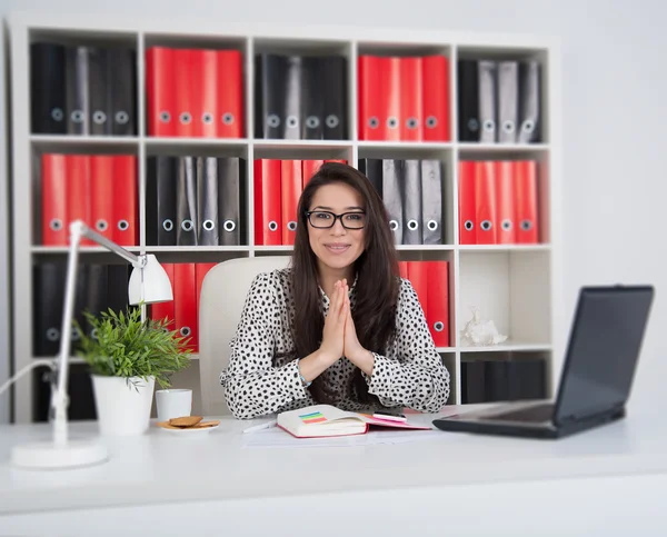 Mulher de negócios no escritório — Fotografia de Stock