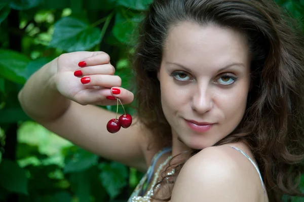 Comer cerezas —  Fotos de Stock