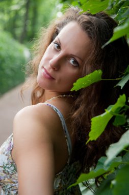 manken yeşillik zemin