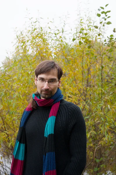 Junger Mann mit Brille — Stockfoto