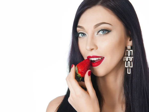 Mujer comiendo fresas —  Fotos de Stock