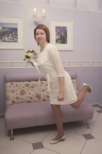 Mariée dans une robe blanche — Photo
