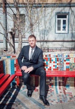 senin kollarında seviyorum...