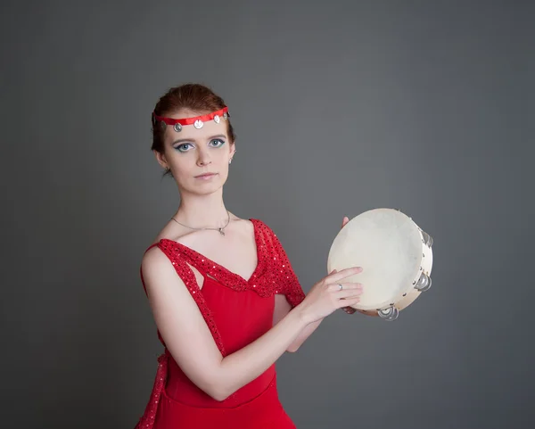 Dansatoare cu tamburină — Fotografie, imagine de stoc