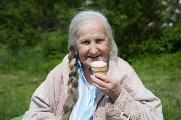 Grandma and ice cream — Stock Photo, Image