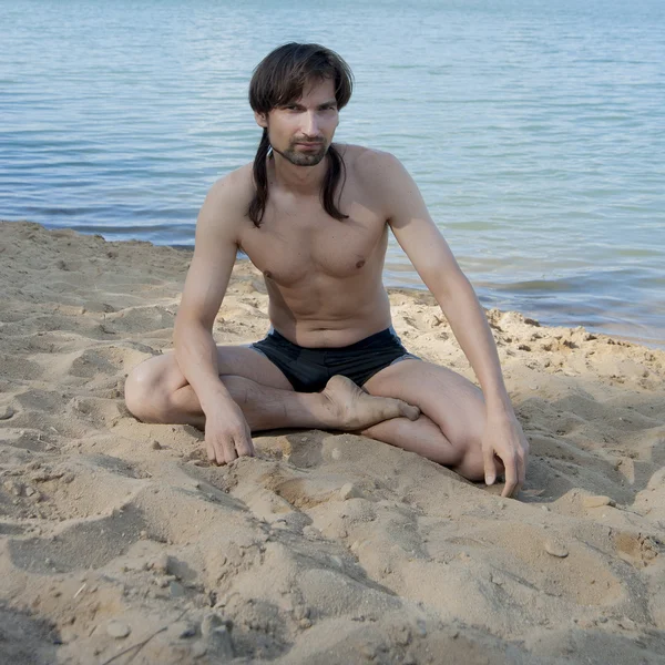 Hombre en la playa —  Fotos de Stock