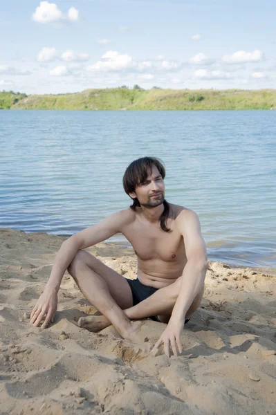 Hombre en la playa —  Fotos de Stock