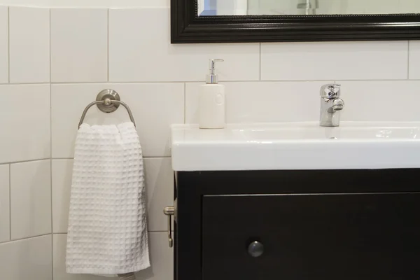 Бассейн современной ванной комнаты — стоковое фото