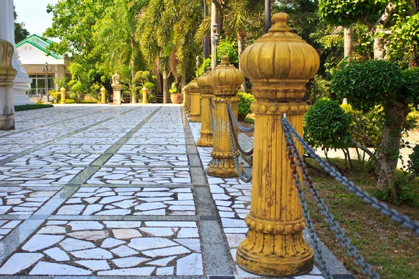 Chain around yellow pillar — Stock Photo, Image