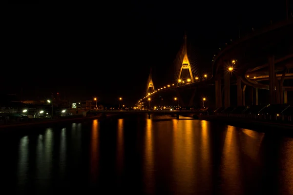 Bhumibol Brücke Bereich in der Nacht 2 — Stockfoto