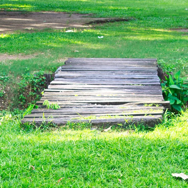 Alte Holzbrücke — Stockfoto