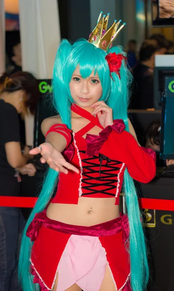 En oidentifierad japansk anime cosplay pose i thailand spelet sho — Stockfoto