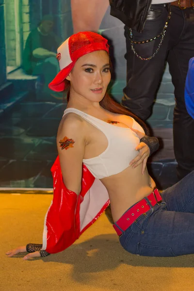 Een niet-geïdentificeerde Japanse anime cosplay pose in thailand spel sho — Stockfoto