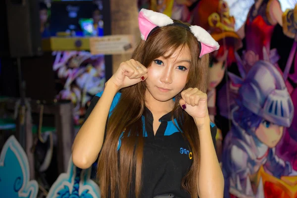 Una pose de presentador no identificado en Tailandia Game Show BIG Festiva —  Fotos de Stock