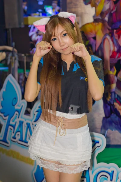 Una pose de presentador no identificado en Tailandia Game Show BIG Festiva —  Fotos de Stock