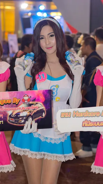 Une pose de présentateur non identifié en Thaïlande Game Show BIG Festiva — Photo