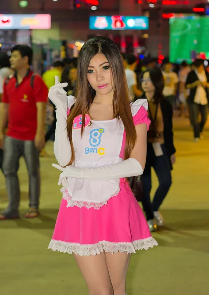 Une pose de présentateur non identifié en Thaïlande Game Show BIG Festiva — Photo