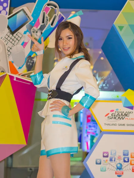 Un prezentator neidentificat pozează în Thailanda Game Show BIG Festiva — Fotografie, imagine de stoc