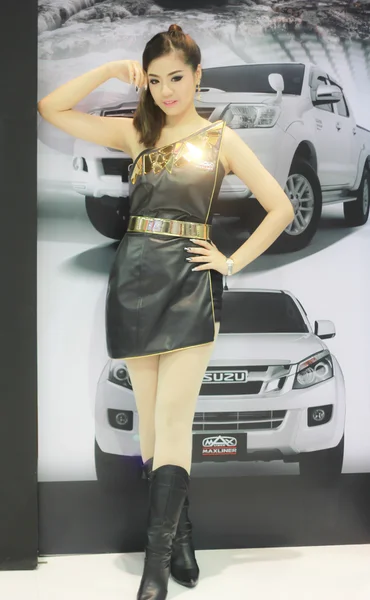 Uma apresentadora feminina não identificada posar em Bangkok International M — Fotografia de Stock