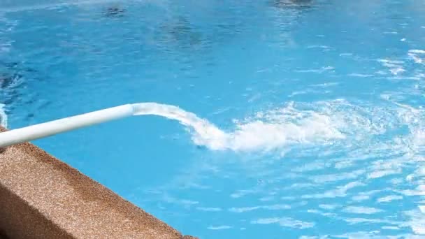 Pump water swimming pool — Stock Video