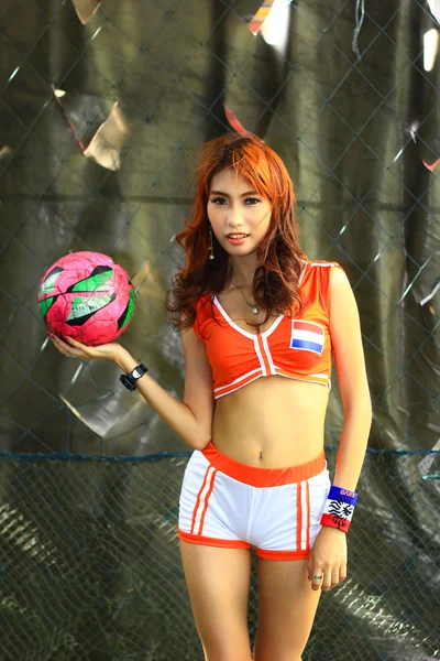 Een niet-geïdentificeerde model bevorderen Wereldkampioenschap voetbal 2014 — Stockfoto