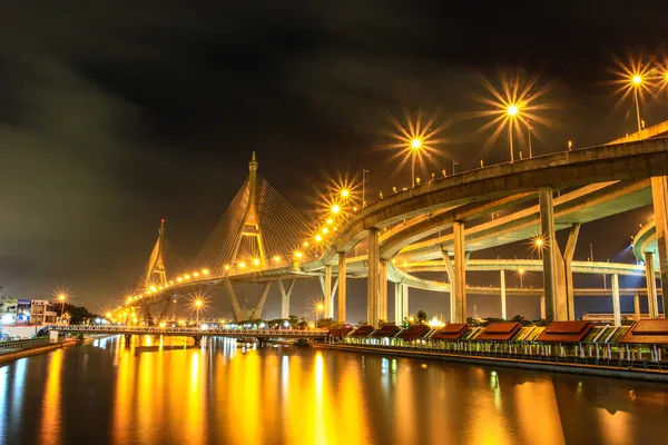 Área da ponte de Bhumibol à noite — Fotografia de Stock