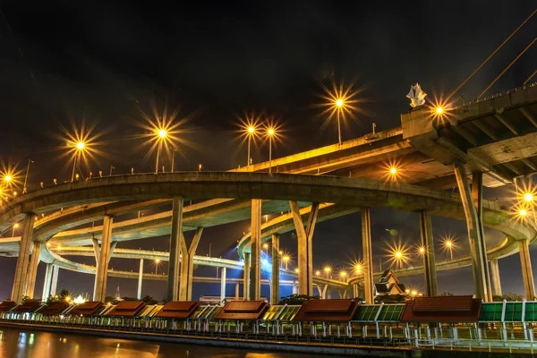 Área da ponte de Bhumibol à noite — Fotografia de Stock