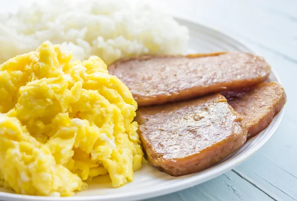 Spam, yumurta ve pirinç — Stok fotoğraf
