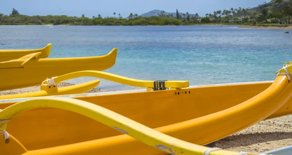 Outrigger kano's op maunalua baai — Stockfoto