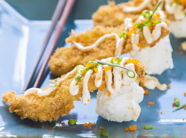 Gebratenes paniertes Sushi — Stockfoto