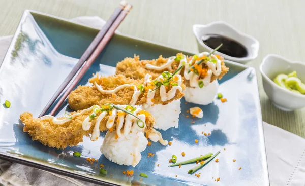 Gebakken gepaneerd sushi — Stockfoto