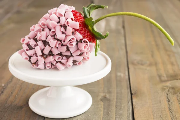 Fragola al cioccolato rosa — Foto Stock