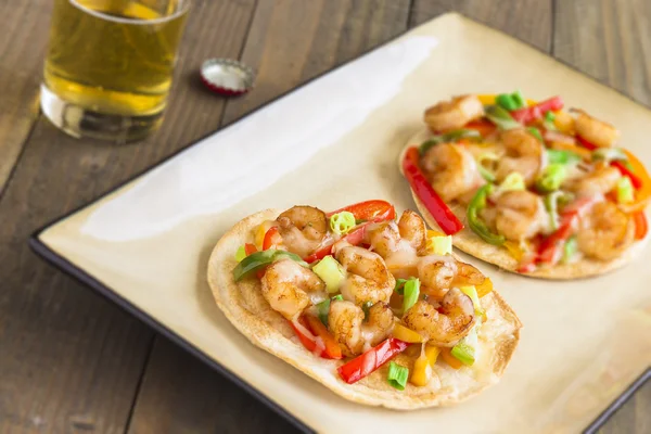 Pizza aux crevettes épicées — Photo