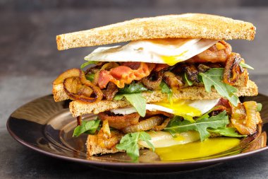 pastırma ve yumurta sanwich