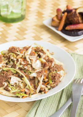 Tuzlanmış biftek ve lahana