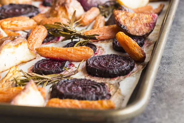 Rosemary roasted root vegetables — Stock Photo, Image