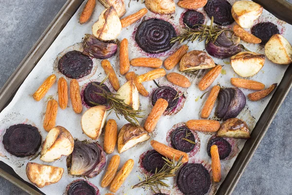 Rosemary roasted root vegetables — Stock Photo, Image