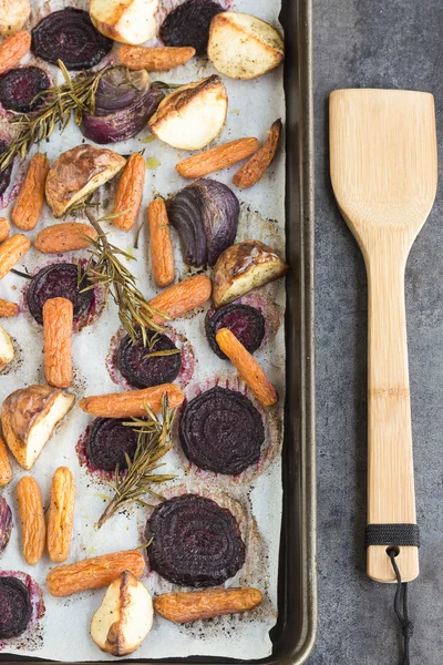 Rosemary roasted root vegetables — Stock Photo, Image