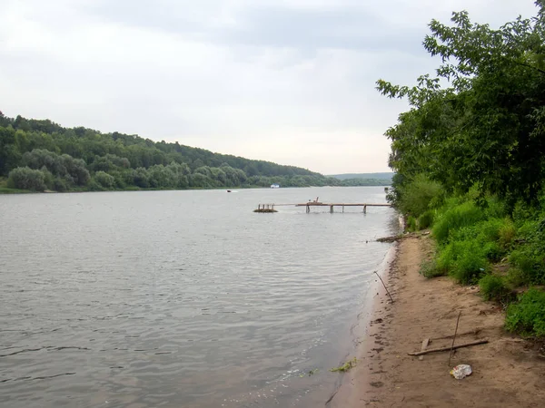 Rive Rivière Par Temps Nuageux Été — Photo