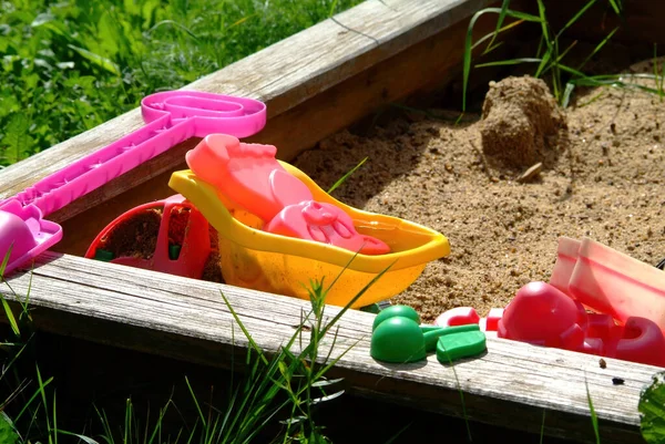 Caixa Areia Com Brinquedos Plástico Aldeia Verão — Fotografia de Stock