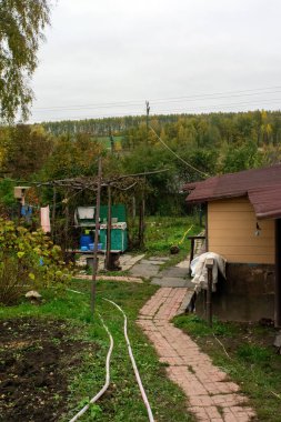 Sonbaharda köyün eski kırsal posası.