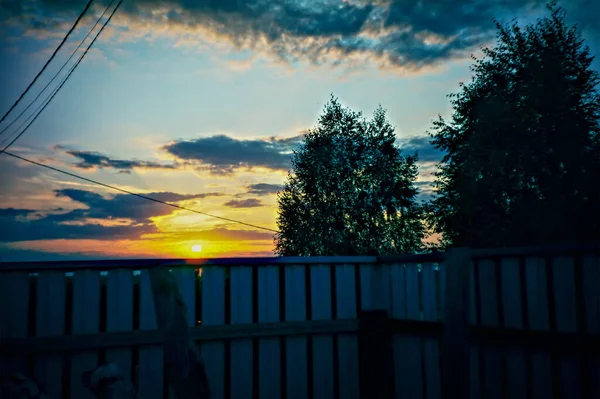 Sonnenuntergang Über Dem Eisernen Zaun Sommer Lomographie — Stockfoto