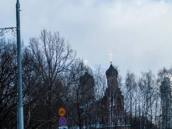 Cruz Iglesia Ortodoxa Brilla Brillantemente Invierno — Foto de Stock