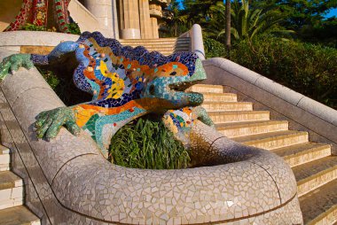 gaudi, mozaik kertenkele