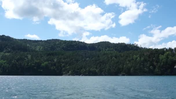 Tranquil bay near coast with old mountains and forest — Stock Video