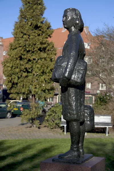 Estatua de Ana Frank — Foto de Stock