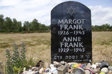 margot ve anne frank Anıtı
