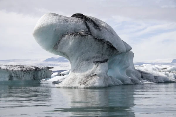 Tsunami in de glacial lake J? kuls? rl? n, IJsland — Stockfoto