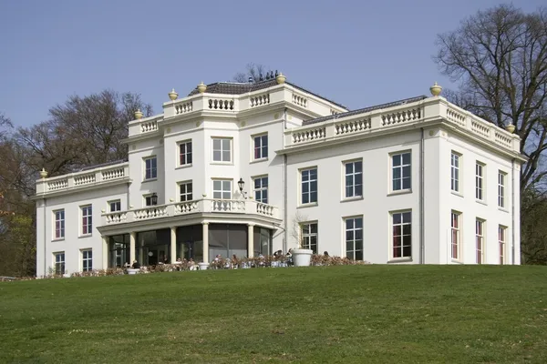 Maison Blanche dans le parc Sonsbeek à Arnhem, Pays-Bas — Photo